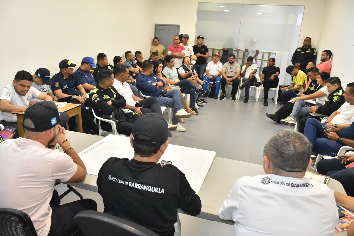 alcaldiabquilla's tweet image. Para la Comisión Local de Fútbol, cada detalle importa. En la Sesión 38 evaluamos el partido anterior y preparamos todo para que @JuniorClubSA vs. @AmericadeCali, este jueves 4 de diciembre, también se viva con pasión y orden.