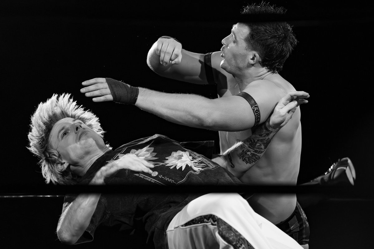 UkWrestlePic's tweet photo. JJ Gale and Kelly Sixx, having a minor disagreement after JJ's match against David Francisco.
#Monochrome #bnw #sportspics https://t.co/u3E5lwl9tj