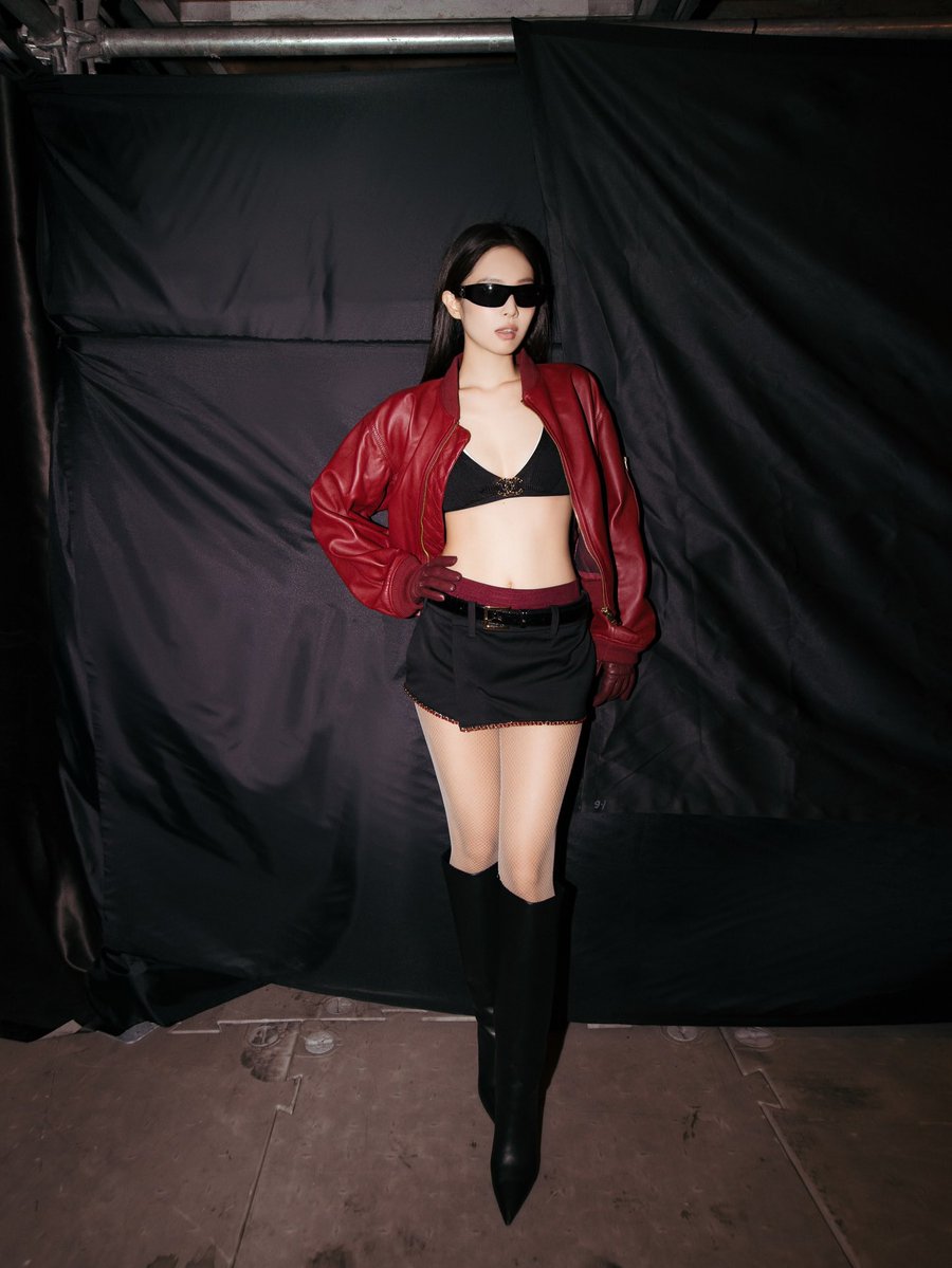 _jennieupdate's tweet image. 251203 #JENNIE Earns U.S. RIAA Gold Certification… Sets Record for ‘Most Certifications’ Among K-Pop Solo Artists

Jennie continues to make history with her first full-length solo album Ruby.

On the 1st (local time), the Recording Industry Association of America (RIAA)…