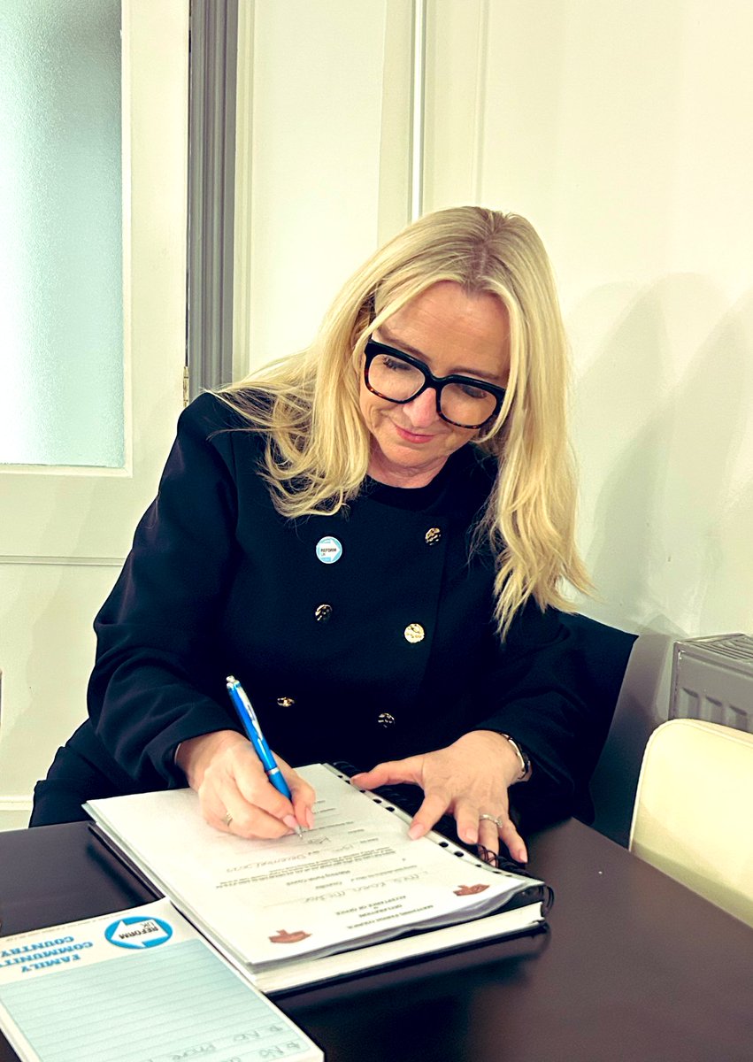 KarenReform's tweet image. Honoured to sign my Declaration Of Acceptance Of Office at Matching Council this evening.

I look forward to being a strong voice for our community and standing up for everyone.

From the farmers to the young families our rural way of life is under threat and I’ll defend it. 🏴󠁧󠁢󠁥󠁮󠁧󠁿🇬🇧
