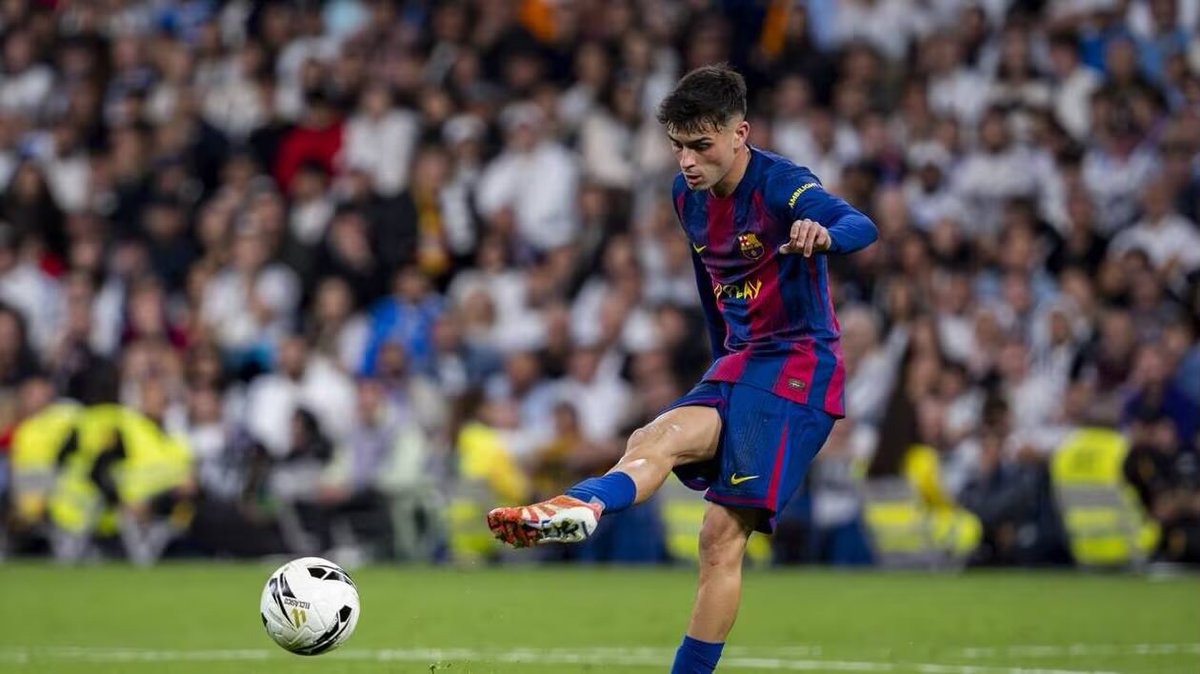 The best midfielder in the world 
#pedri potter 🪄
#FCBlive