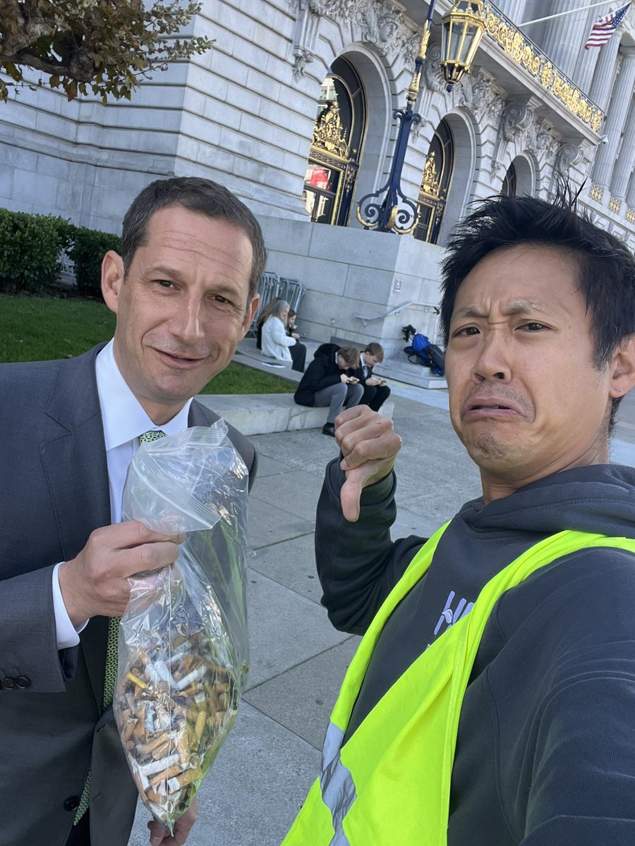 RefuseRefuseSF's tweet image. 7 volunteers from @SFEnvironment came out to pick up cigarette filters around City Hall; we filled this big bag of butts that Mayor @DanielLurie agreed was disgusting.

We took it to each Supervisor’s office encouraging them to support a ban on single-use plastic filters in SF.