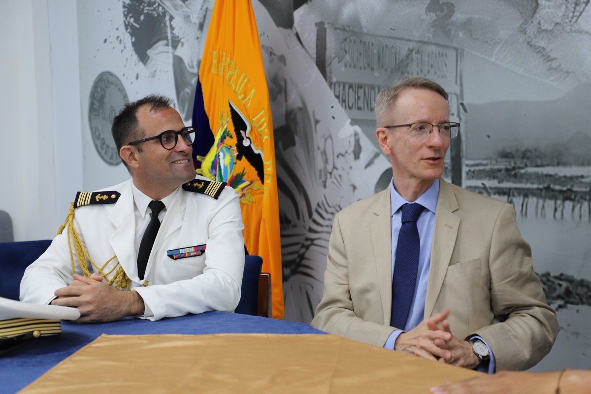 El patrullero de ultramar 🇲🇫 Teriieroo a Teriierooiterai llegó a San Cristóbal en #Galápagos para une recalada que permite reforzar la cooperación entre nuestras Armadas para dar más seguridad a la región Indopacífica. 🇲🇫🇪🇨