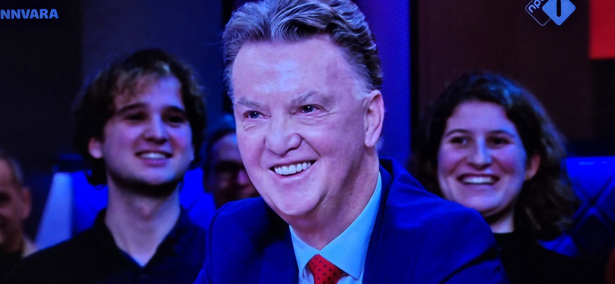marcelbar8's tweet image. Wat 'n verademing dit gesprek met #Jetten/#Bontenbal. Constructief, jezelf niet te groot maken en zichtbare chemie tussen die 2.
Louis van Gaal is de ideale gast om 't belang ervan te onderstrepen: alleen door chemie en vertrouwen lukt samenwerking. Niet met Wilders. #PauwendeWit