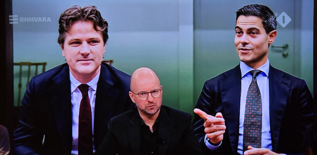 marcelbar8's tweet image. Wat 'n verademing dit gesprek met #Jetten/#Bontenbal. Constructief, jezelf niet te groot maken en zichtbare chemie tussen die 2.
Louis van Gaal is de ideale gast om 't belang ervan te onderstrepen: alleen door chemie en vertrouwen lukt samenwerking. Niet met Wilders. #PauwendeWit