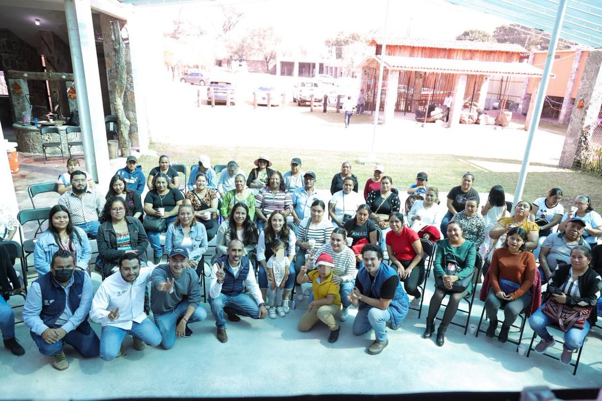 Empieza Diciembre y con el la pura mera convivencia 😂🫶🏼🌲 
¡Feliz de compartir con las y los promotores de paz en Tequis!