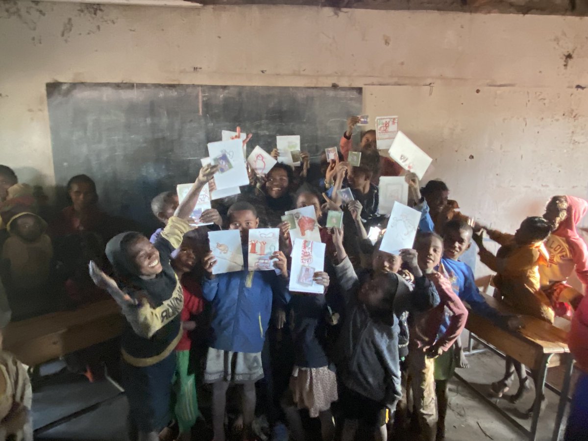 AmandaKRowe's tweet image. This #GivingTuesday, help protect Madagascar’s endangered lemurs and give local kids their first-ever forest experience. 🌿🐒
Your support = conservation + community education.
💚 gofund.me/35372fcdb
#Madagascar #Lemurs #Conservation #GivingTuesday