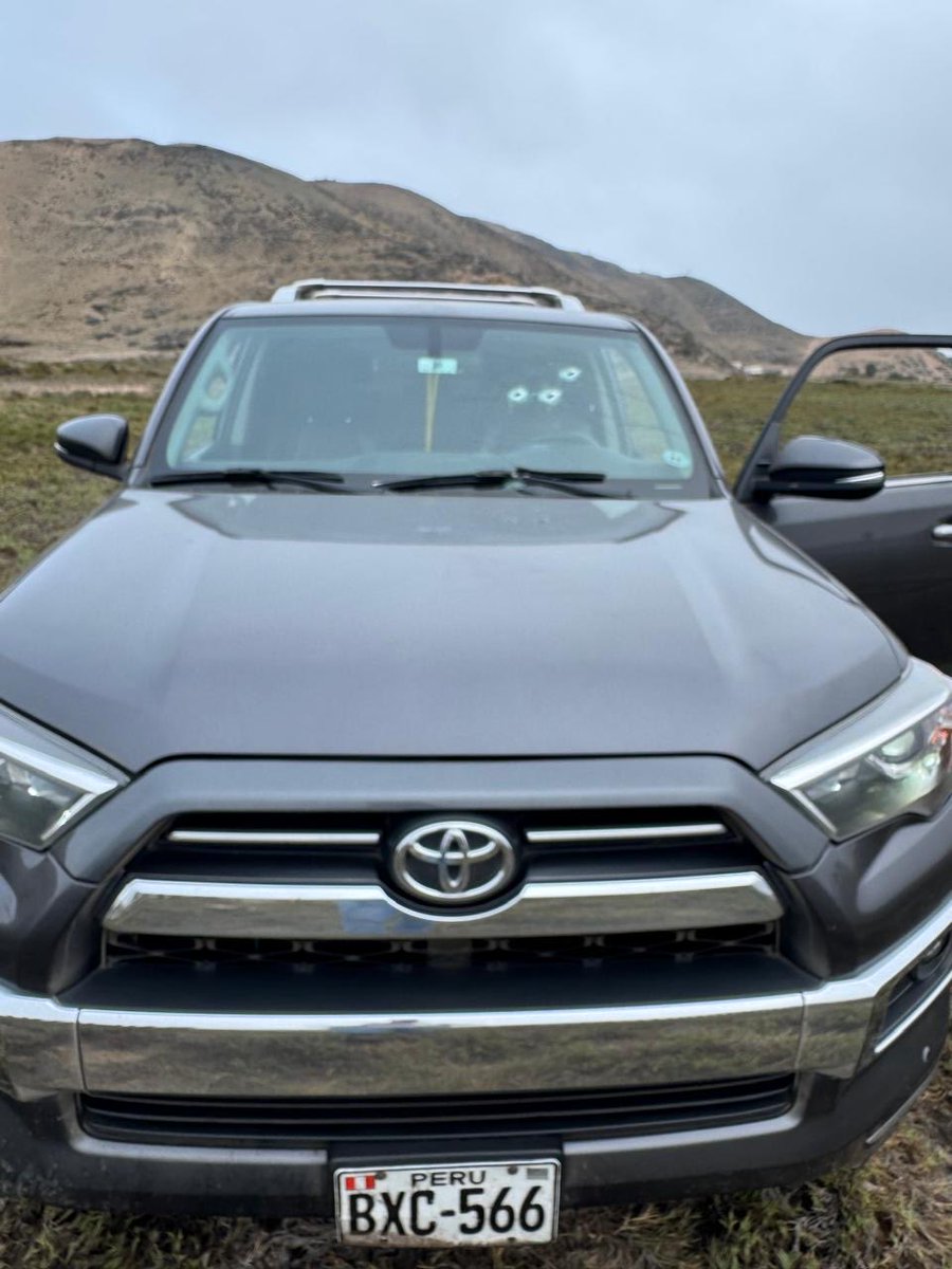 🇵🇪 | El candidato presidencial peruano Rafael Belaúnde Llosa sobrevive a un atentado en Lima tras ser atacado a tiros en su vehículo.