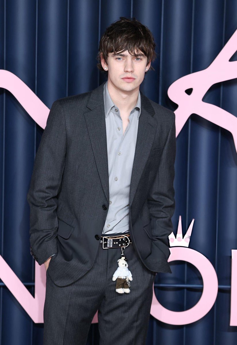 SpikeFearnNews's tweet photo. Spike Fearn attends The Fashion Awards 2025 presented by Pandora in London, England. https://t.co/dKjXoMLlq1