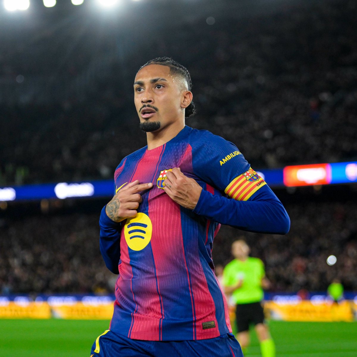 BarcaUniversal's tweet image. ‼️Diego Simeone: "Raphinha is an incredible player. He can play everywhere. As a winger, as a midfielder, as a striker, or even as a wing back."

"He can score, he can create, he presses and runs. I have no idea how he did not win the Ballon d'Or."