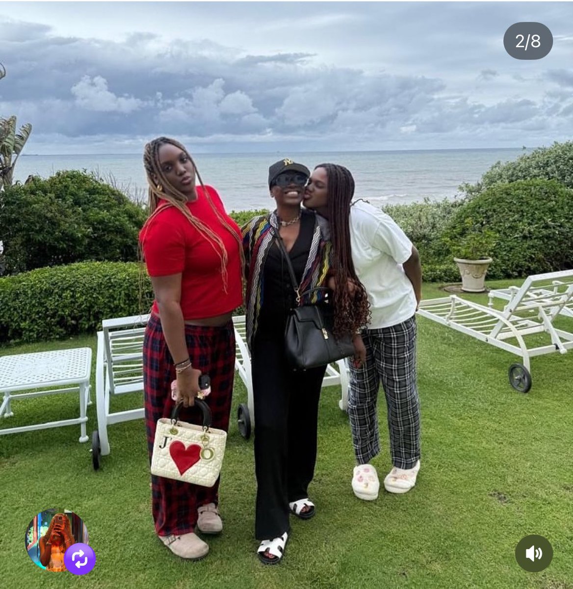 Annie just posted pictures of her and her daughters, Olivia and Isabel on vacation in Durban 🥹❤️✨