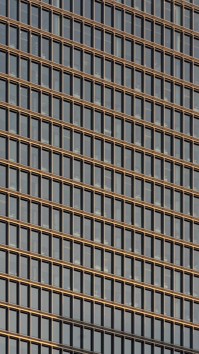 mdkro's tweet image. Hace 6 años empecé a sacar fotos y un poco me obsesioné con las fotos de ventanas a edificios. El fin de semana pasado me senté a juntarlas todas. Dejo hilo de 59 fotos de ventanas de Buenos Aires, Mar del Plata, Lima, San Pablo, Río de Janeiro, Madrid, Bilbao y Londres.