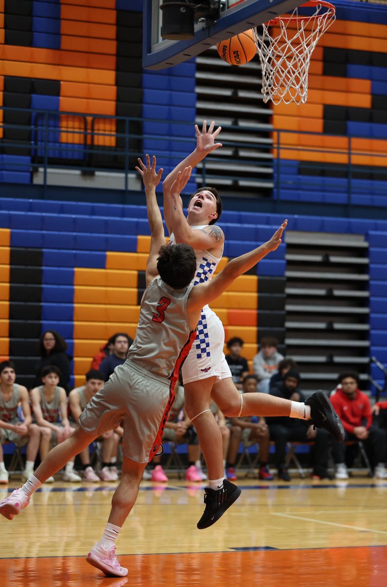 HRPimages's tweet photo. @HEHSbball with a nice team win last night. The boys were attacking the rim the whole game. https://t.co/5C92pXGT7s