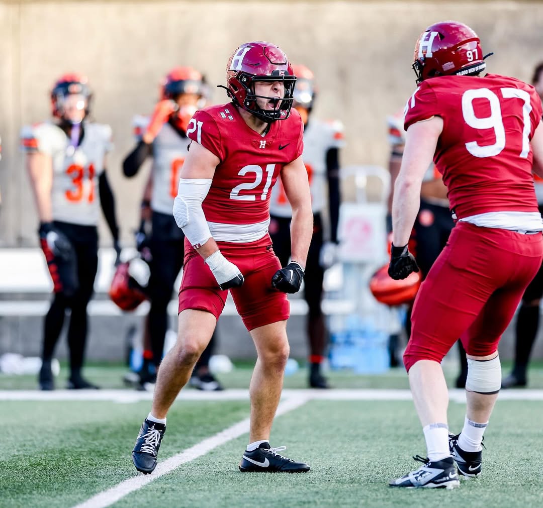 Harvard safety Ty Bartrum is entering the transfer portal, per <a href="/PeteNakos/">Pete Nakos</a>. 

The 6-foot-1, 200-pound grad transfer was a Preseason All-American. Has 244 career tackles, 8 TFLs, 13 pass breakups and 5 INTs. 

on3.com/transfer-porta…