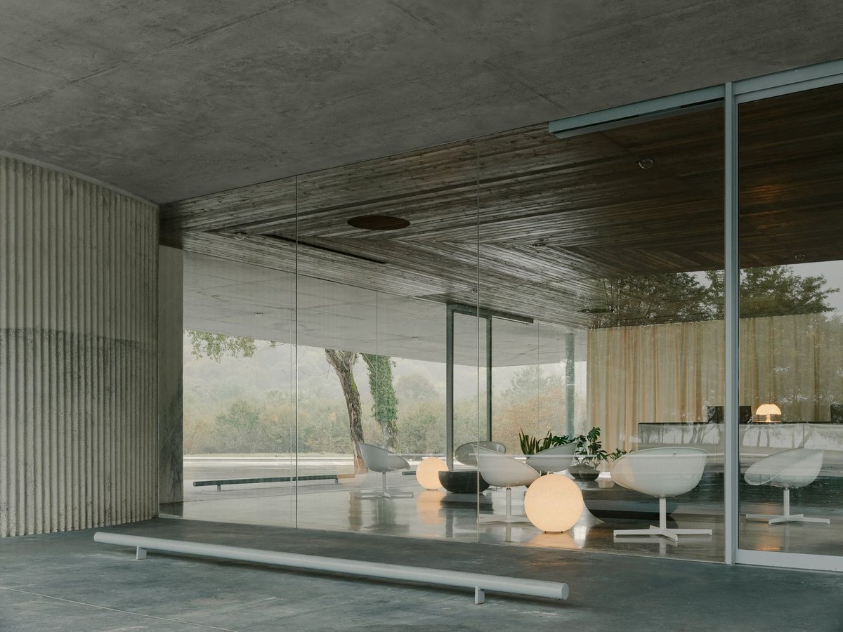 linear_magazine's tweet photo. First impressions matter — Kvareli Lake Reception Pavilion (David Giorgadze Architects) https://t.co/7z5fr3KJ7r