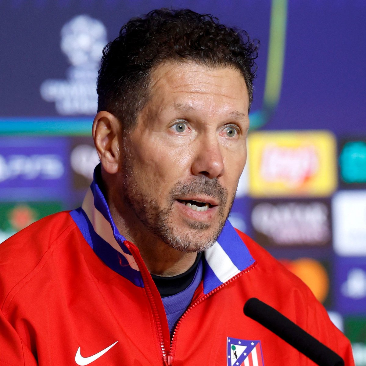 TouchlineX's tweet image. 🚨🗣️ 𝗡𝗘𝗪: Diego Simeone: &quot;Raphinha is an incredible player. He can play everywhere. As a winger, as a midfielder, as a striker, or even as a wing back.&quot;

&quot;He can score, he can create, he presses and runs. I have no idea how he did not win the Ballon d&apos;Or.&quot;