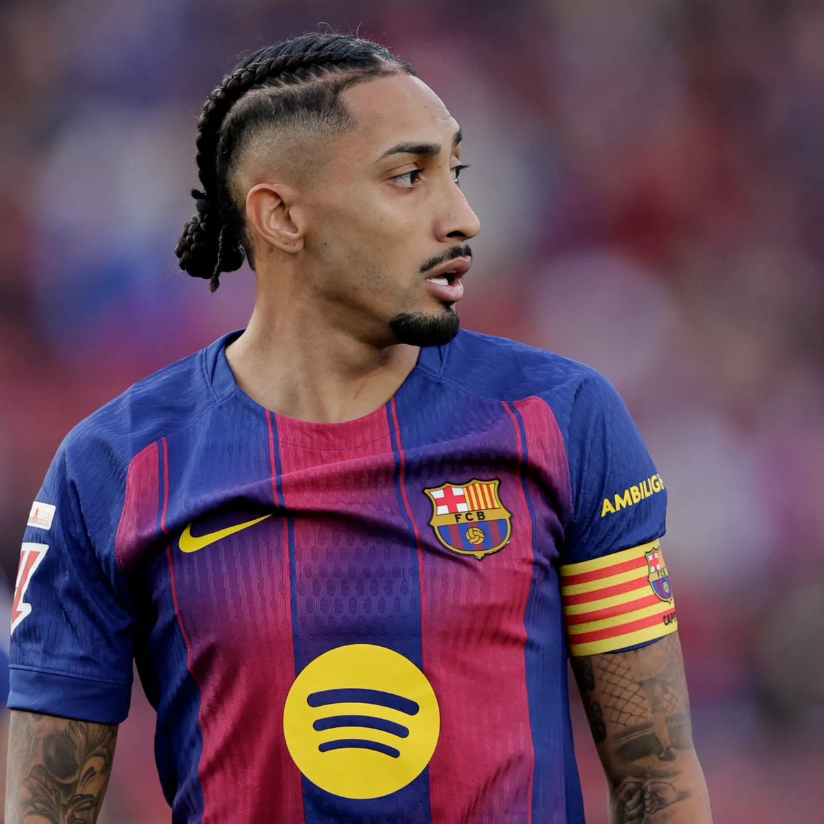 TouchlineX's tweet image. 🚨🗣️ 𝗡𝗘𝗪: Diego Simeone: &quot;Raphinha is an incredible player. He can play everywhere. As a winger, as a midfielder, as a striker, or even as a wing back.&quot;

&quot;He can score, he can create, he presses and runs. I have no idea how he did not win the Ballon d&apos;Or.&quot;