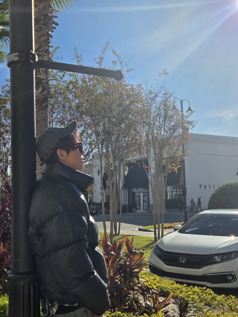 나에게 햇빛은 필요없다…
바로 내 햇빛은 당신들이니까…
그래서 난 오늘도 하루를 살아간다…
#SF9 #INSEONG