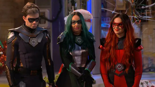 Disney_Wiki's tweet photo. Today marks the 3rd anniversary of the #TheVillainsOfValleyView episode, "How the Villains Stole Christmas", written by  Rick Devine and directed by Victor Gonzalez.
Onyx issues an annual ruin Christmas challenge. The villain family breaks up into two teams to win it all. https://t.co/VK23tOL1is