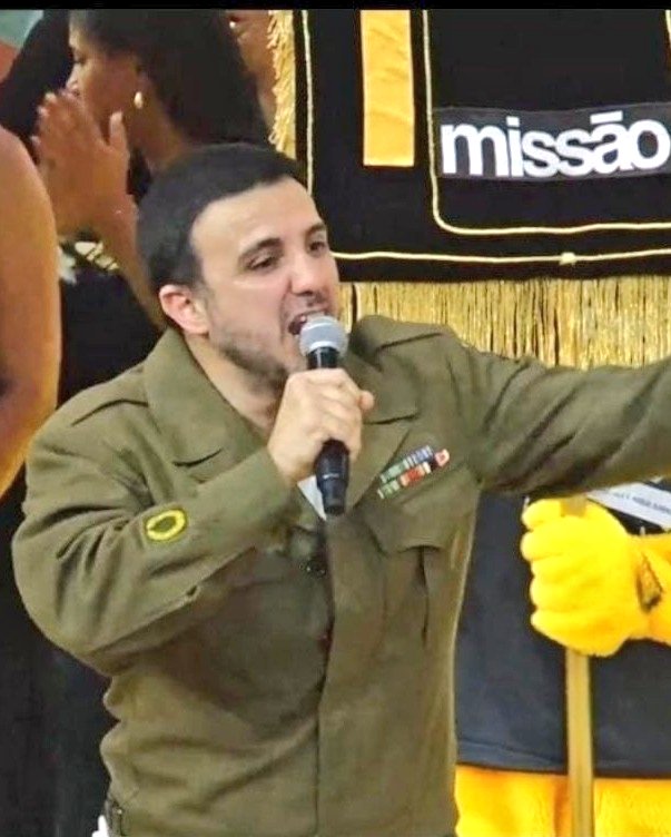 jornalnota's tweet image. Pra quem ainda não entendeu o subtexto, o Renan do MBL está vestido tal como o Plínio Salgado, o líder dos integralistas, o partido de inspiração fascista que tivemos aqui no Brasil. 

Não é invenção, não é conspiração, não é coisa da cabeça da esquerda. É apropriação de…