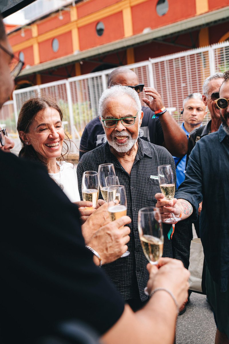 gilbertogil's tweet image. Já estamos a bordo do Navio Tempo Rei! Já já começa o show #TempoRei em alto mar 💙

#EquipeGil