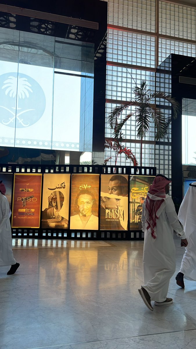 nrvxiop's tweet photo. اليوم الأول | 📸🎞️

#مهرجان_الأفلام_السينمائية_الطلابية 
#جامعة_الملك_عبدالعزيز https://t.co/PGOGuYebbo