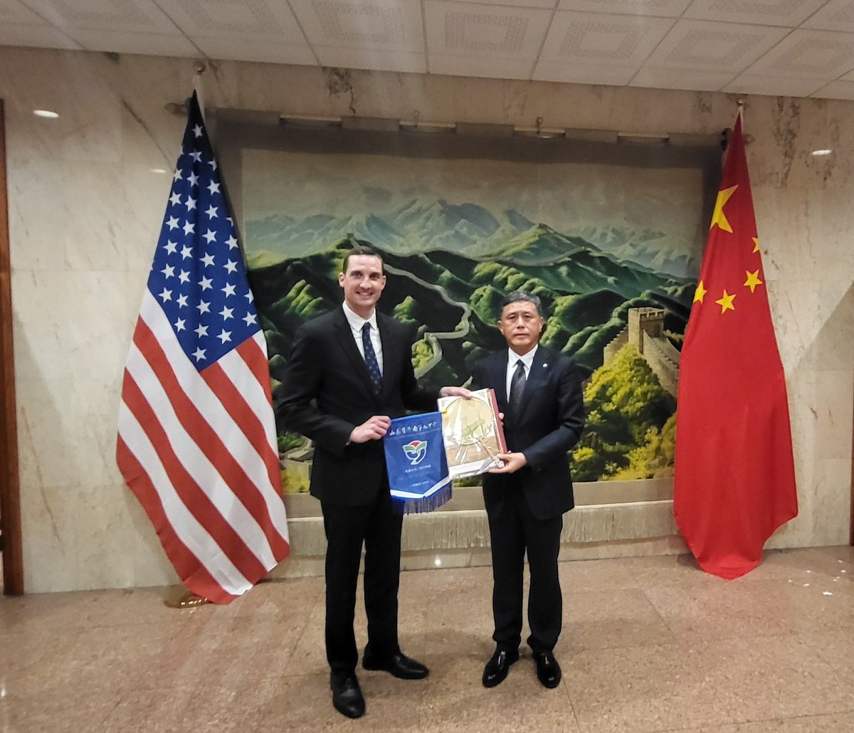 Taft High School, an IB World School, is excited to announce a new MOU with Shandong Jinan No. 9 High School! Principal Dr. Glowaz joined the signing at the Chinese Consulate in Chicago, expanding global learning and cultural exchange for our students. #IBWorldSchool