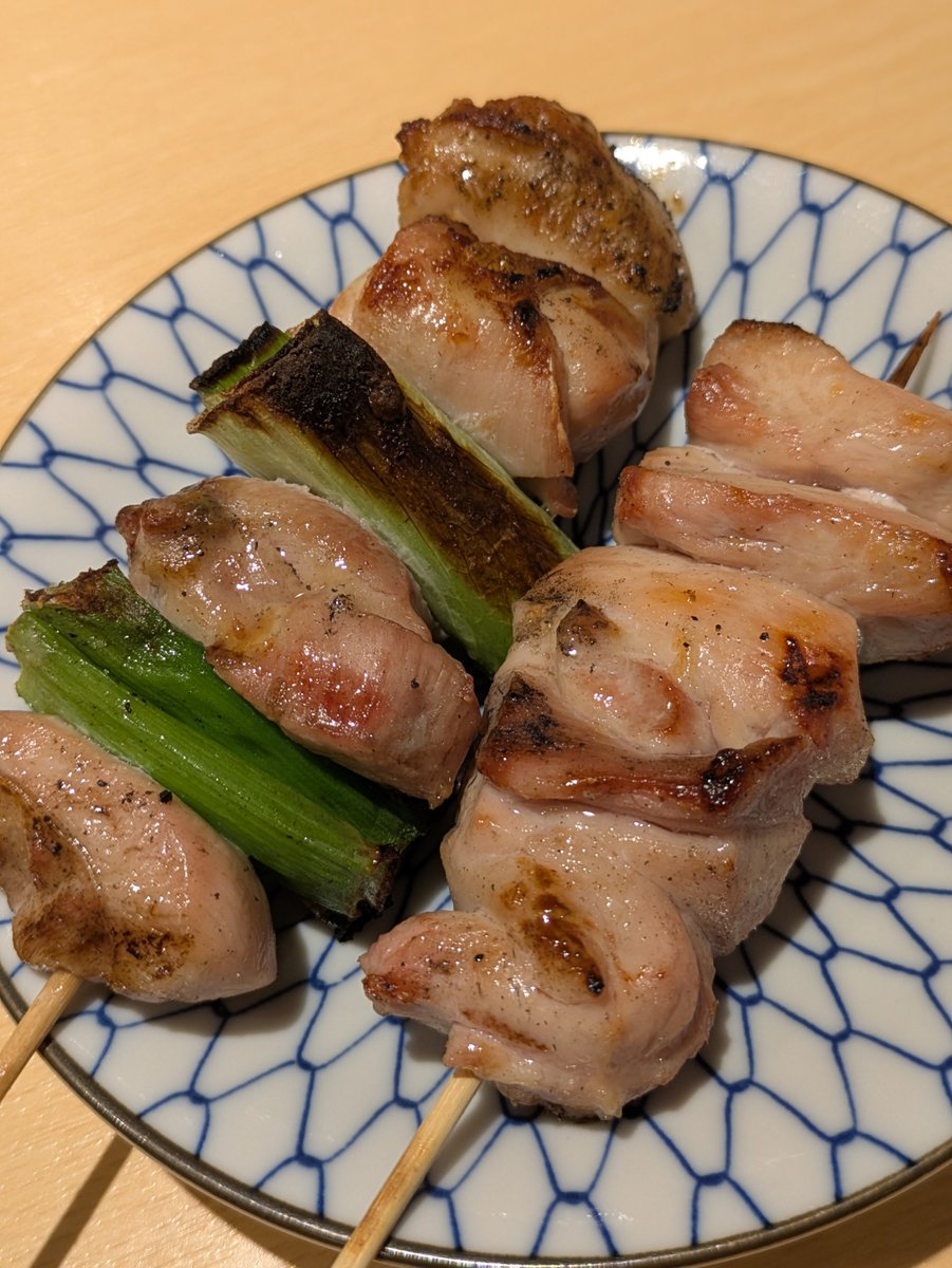 京急蒲田駅すぐの「やきとり酒場55」。
フライトのついでに予約ナシで訪れたにしてはレベルの高すぎる焼鳥で、伊達鶏などブランド鶏を楽しんで4-5千円とは凄まじい企業努力です。
平日は15時から、土日祝は正午から営業しており使い勝手抜群。コースや鍋、飲み放題もある。
takemachelin.com/2025/11/httpsw…