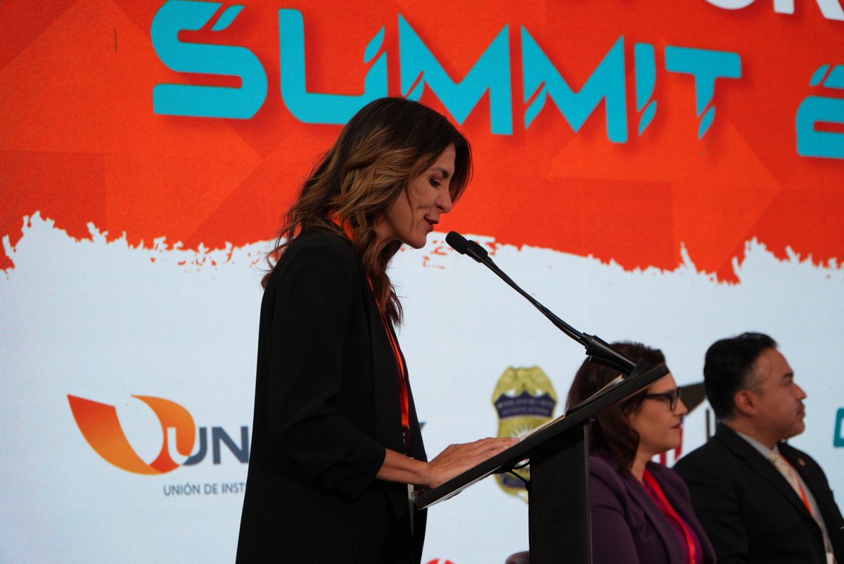 unifimex's tweet photo. Hoy dimos inicio al #AML &amp; #Crypto Summit como parte de nuestro compromiso con el sistema financiero mexicano.

Organizado con autoridades de Estados Unidos🇺🇸y México🇲🇽, instituciones financieras, empresas cripto, firmas globales de #compliance, académicos y estudiantes. https://t.co/ovl89Fm2iR