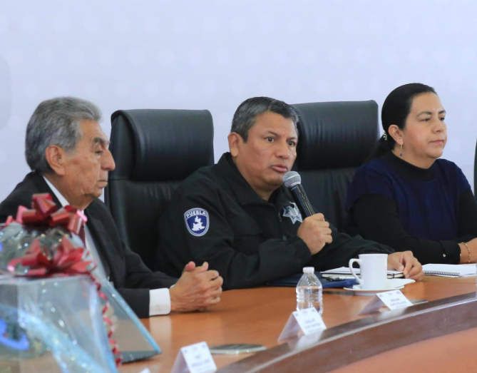 PoderNoticiaPue's tweet image. 👮🏻‍♂️ Tres exgobernadores de Puebla mantienen escoltas

➡️ @SSPGobPue precisó que este servicio se brinda a petición de los exgobernadores...

➡️ Entérate aquí: shre.ink/qLlT

#PoderNoticiaPue #DondeTuVozSeEscucha