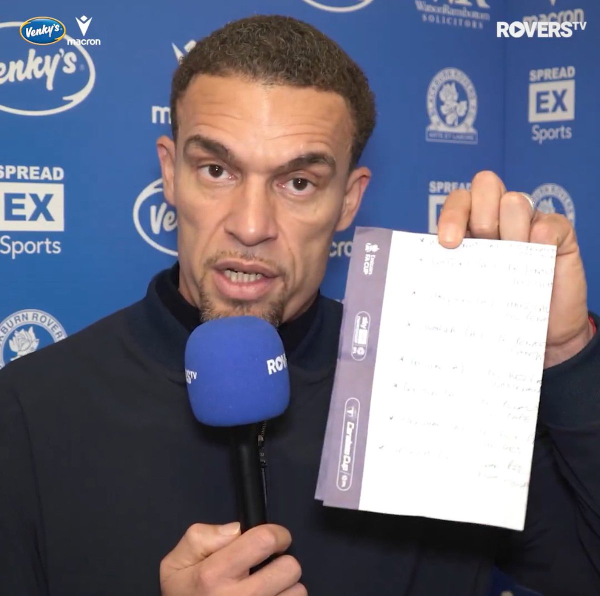 🚨 Aura, Ismael holds a list up of the refereeing mistakes made against his side this season. 👏🏼 

#rovers
