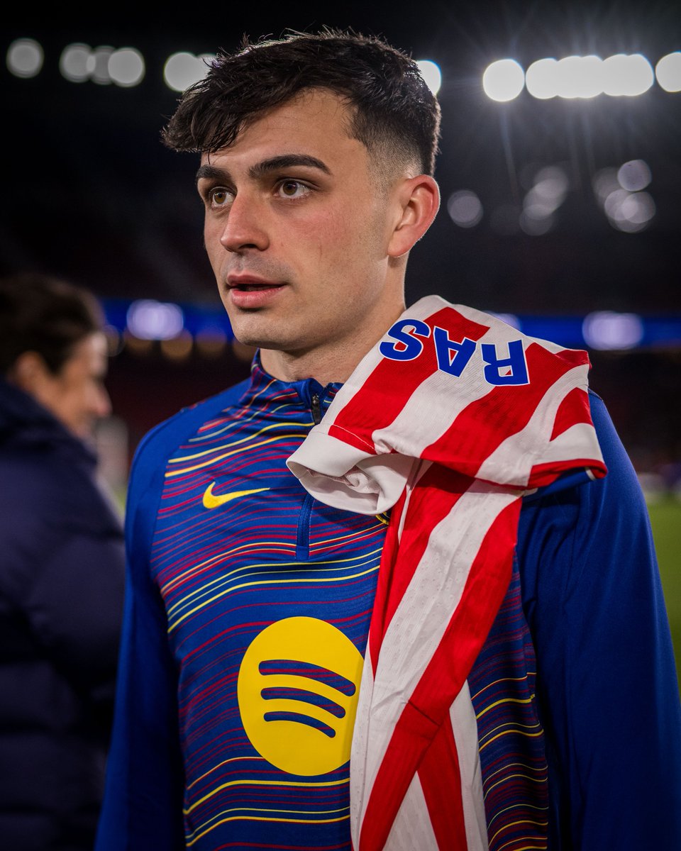 Standing ovation for Pedri 👏