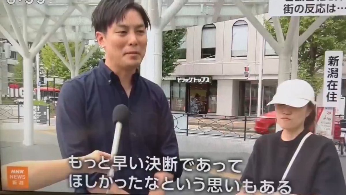 takekoshi_jpn's tweet image. 家庭連合新卒職員がSNSに当該写真を載せたことに全責任を押し付けた声明。当該職員はSNSを控え責任を取った。しかし、真の問題はN.A.B.I代表の影山氏も安倍元総理殺害現場で笑顔でサムズアップをしていること。家庭連合並びに全2世のイメージを著しく毀損。どう責任を取るのか？解散を早期決断すべき。