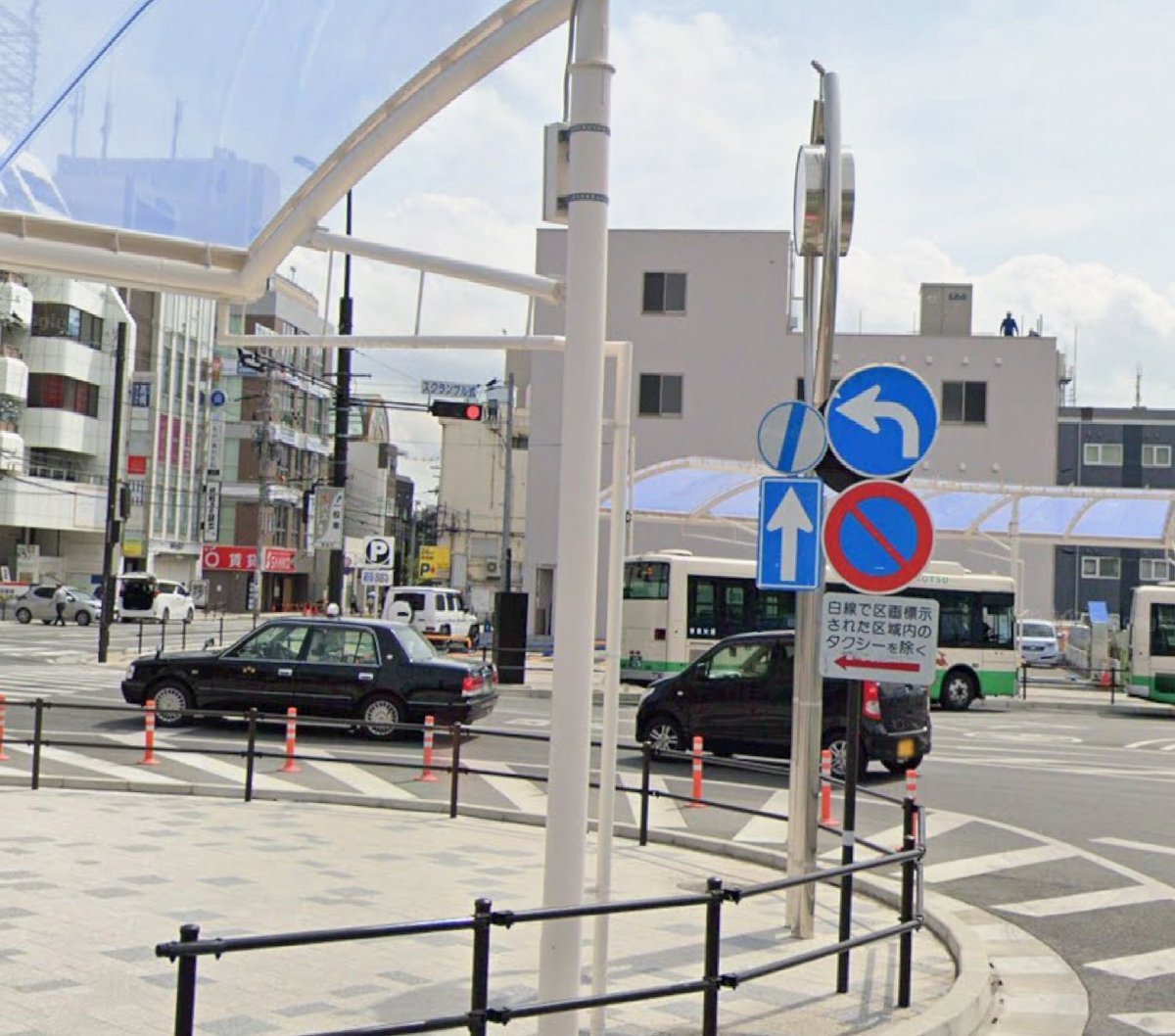 takekoshi_jpn's tweet image. 家庭連合新卒職員がSNSに当該写真を載せたことに全責任を押し付けた声明。当該職員はSNSを控え責任を取った。しかし、真の問題はN.A.B.I代表の影山氏も安倍元総理殺害現場で笑顔でサムズアップをしていること。家庭連合並びに全2世のイメージを著しく毀損。どう責任を取るのか？解散を早期決断すべき。