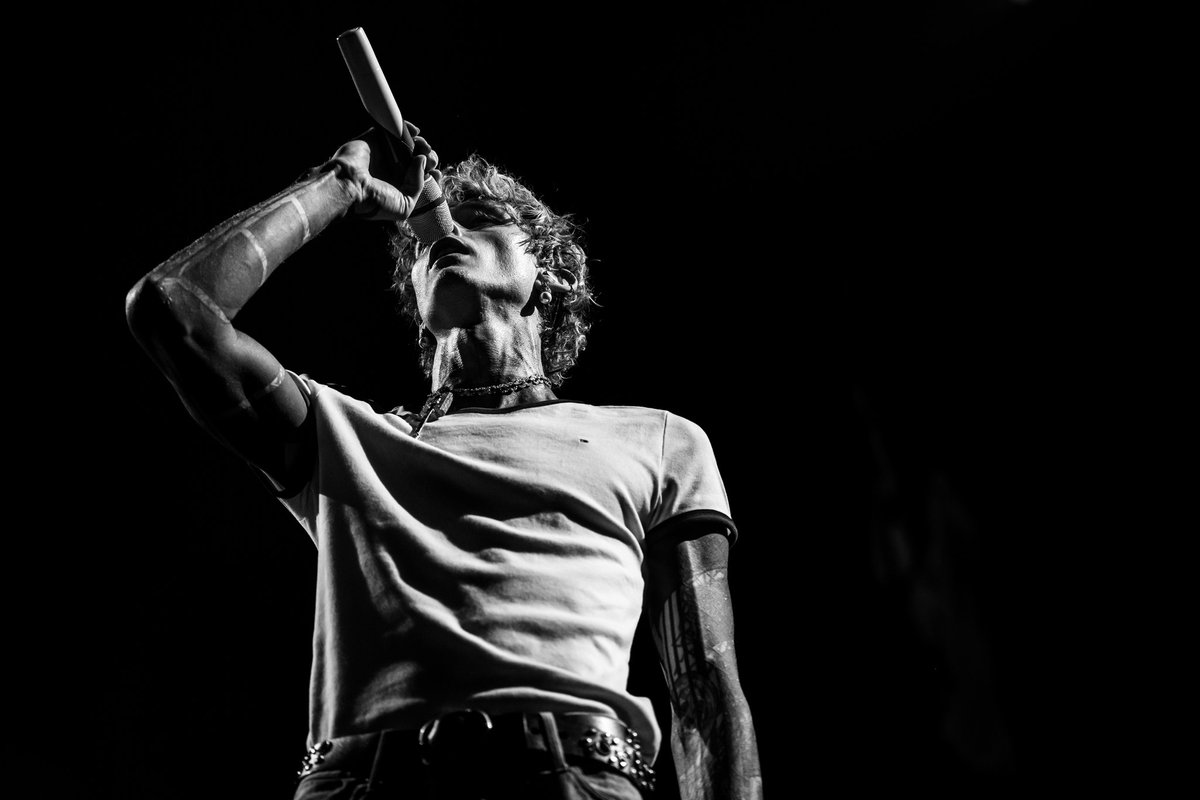 mgk in Denver!
📸: <a href="/AliveCoverage/">Alive Coverage</a> <a href="/marktepsicphoto/">Mark Tepsic</a> <a href="/LiveNationCO/">Live Nation Colorado</a>
📍Ball Arena in Denver, Colorado on November 23, 2025.
#mgk #machinegunkelly #colsonbaker #lostamericanatour <a href="/ballarenadenver/">Ball Arena</a>