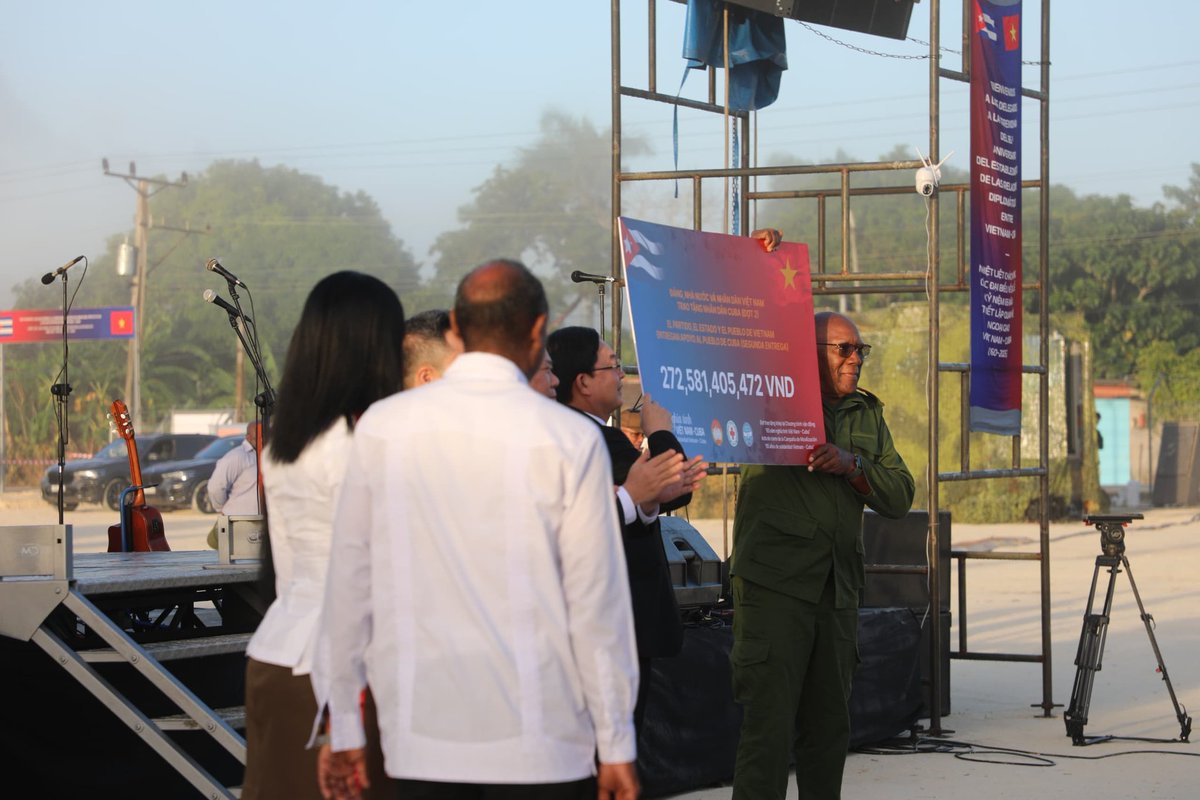 DiarioMayabeque's tweet photo. Celebran Cuba y Vietnam aniversario 65 del establecimiento de relaciones diplomáticas con el inicio de las obras de un complejo fotovoltaico donado por la nación asiática a Mayabeque.
#cooperacioninternacional #PSFV #energiafotovoltaica #JuntosPorElDesarrollo #JuntosPorMayabeque https://t.co/daIlK1kMuo