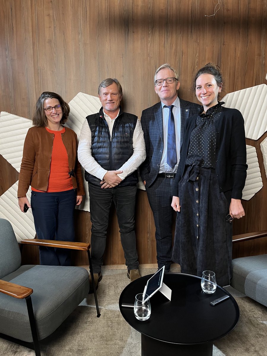 SABOURETCardio's tweet photo. Nice session on #LenAxis on the close relationships btw #Depression and #CVR a pleasure to see several friends and experts who previously worked in #CVD field ☀️ https://t.co/hAUi4lVTe3