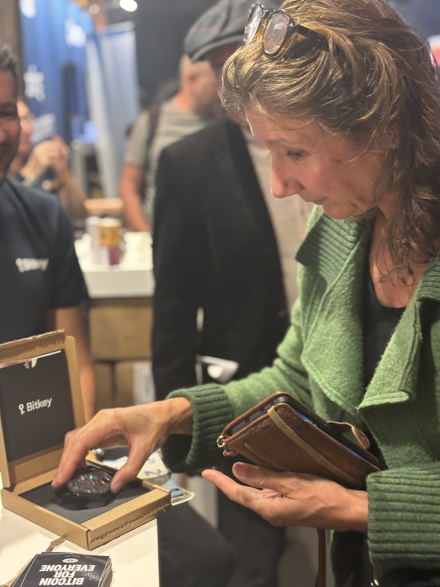 DocumentingBTC's tweet image. This small rock shaped device is a ‘Bitkey’, the new Bitcoin wallet designed by the founder of Twitter, Jack Dorsey. It’s built for self-custody, letting people move their bitcoin off exchanges and control their own keys with a simple hardware you connect to your phone.