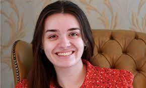 according2b4r's tweet image. left: the writer of this article  (@raven_saunt)
right: what she'd look like if her parents weren't siblings