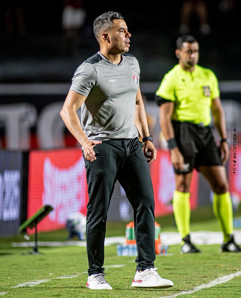 Jair Ventura é mais um nome que agrada a diretoria do Coritiba! 👀

Treinador está no Vitória e tem contato até o final da temporada. Clube monitora a situação…