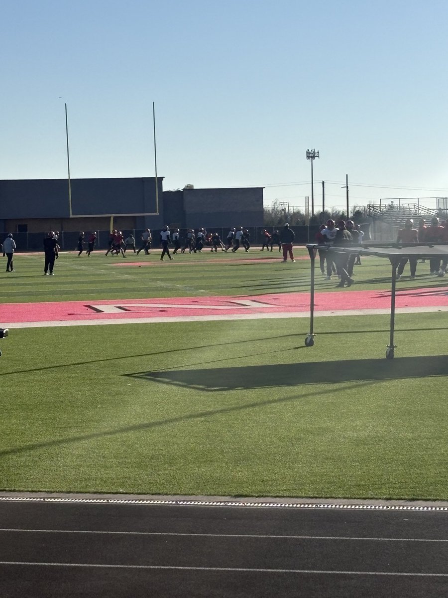 CoachRich_SFA's tweet photo. Everyone doesn’t get to practice in December… Unless you go to CA! Thanks for having me today coach! @Coach_Mike_D Good Luck Saturday! 🫡 https://t.co/Il34ZPFdMU