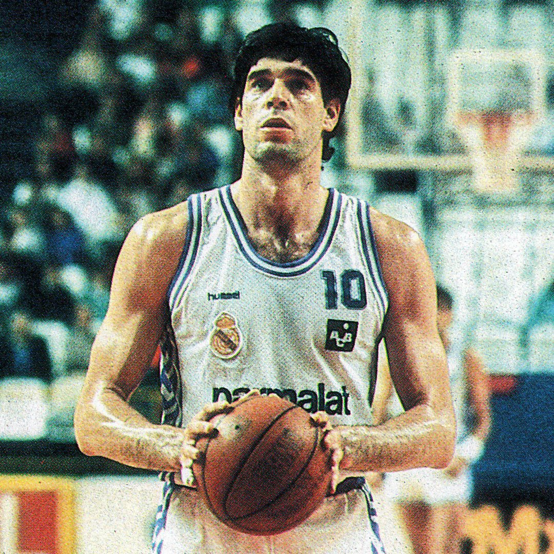 Rancoma_'s tweet photo. 3 de diciembre. Fernando Martín, siempre en el recuerdo. Leyenda del Real Madrid.
📸 Fotografía de Fernando Laura. https://t.co/JVp4vrosNT
