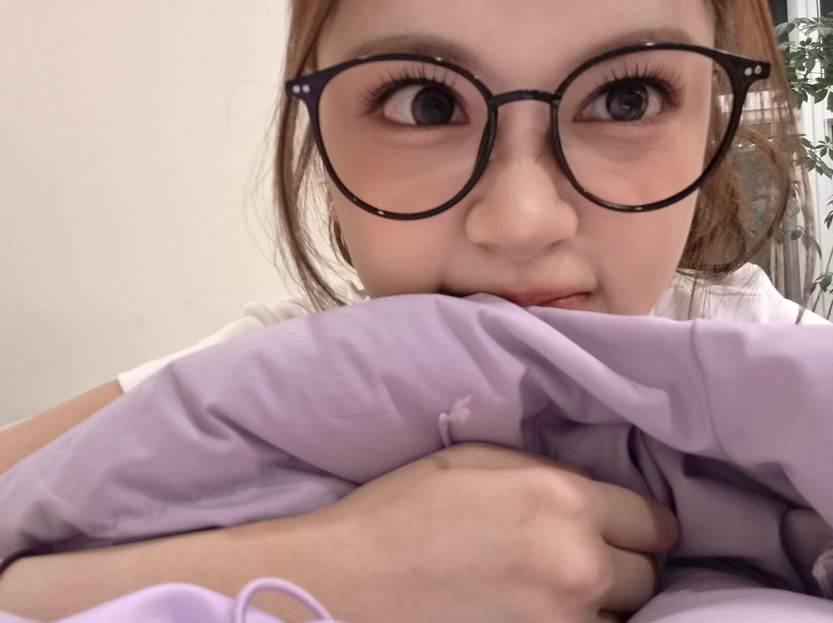 translatingH2H's tweet image. 🌟 Weverse Post 251203 | #카르멘

#CARMEN : 🍀S2U~~ Good morning☀️

#하츠투하츠 #Hearts2Hearts