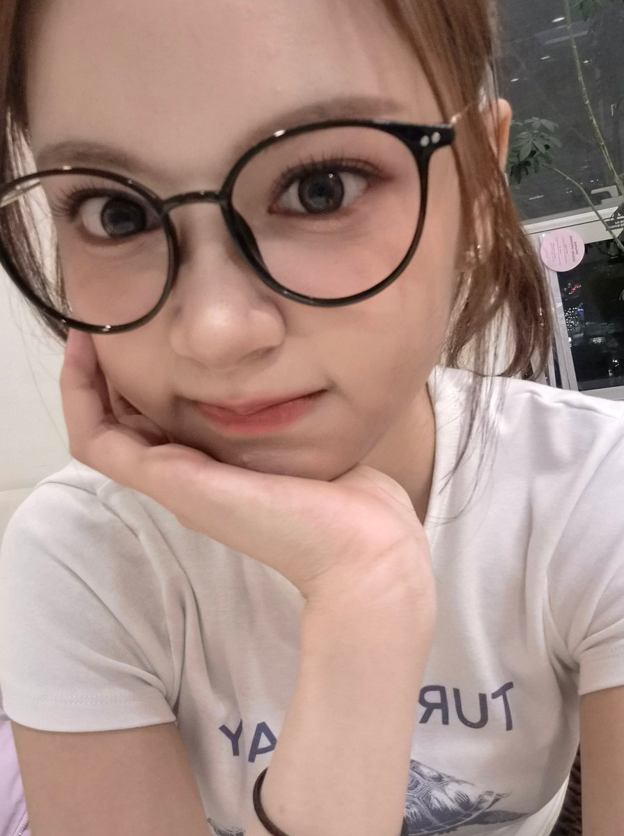 translatingH2H's tweet image. 🌟 Weverse Post 251203 | #카르멘

#CARMEN : 🍀S2U~~ Good morning☀️

#하츠투하츠 #Hearts2Hearts