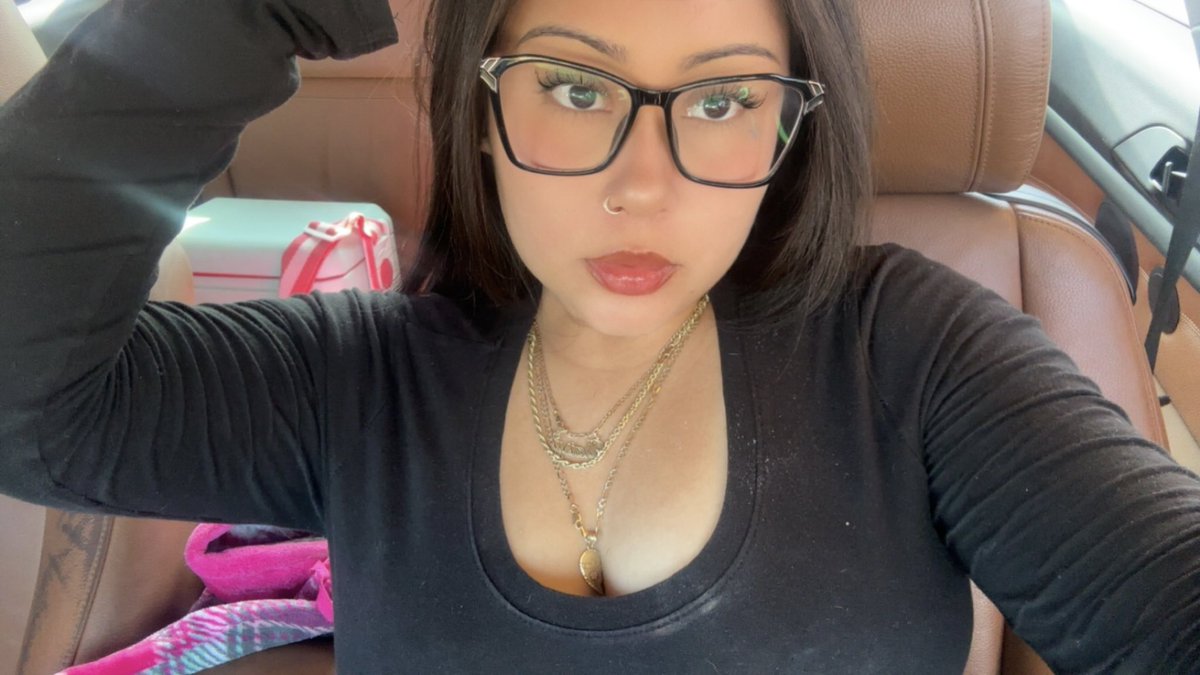 SpoiledStephh's tweet image. Love being a princess it’s what I do best 🤭