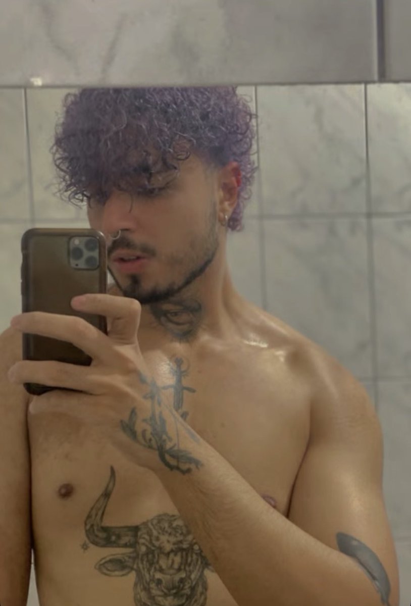 Será q o carpete tá combinando com a cortina?