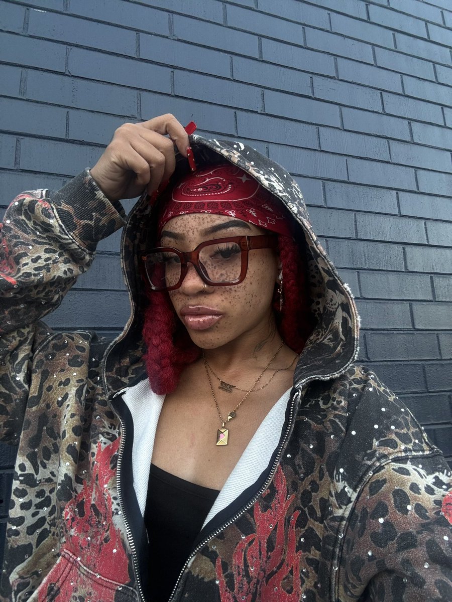 xanchapman_'s tweet image. sad bih but i luv bein’ bad