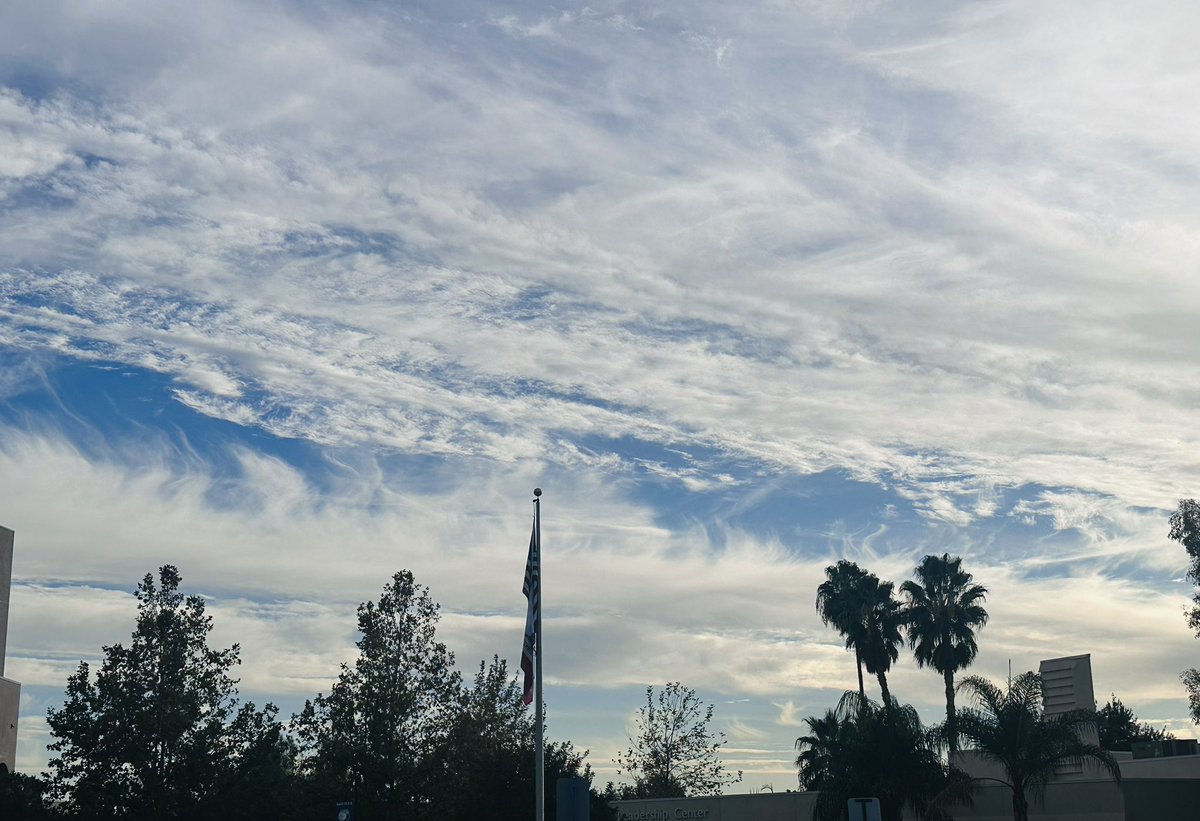 NKaravedas's tweet image. The sky over my school as I began my #DriveHome were pretty Spectacular 😎💙

#SimplePleasures #Gratitude
