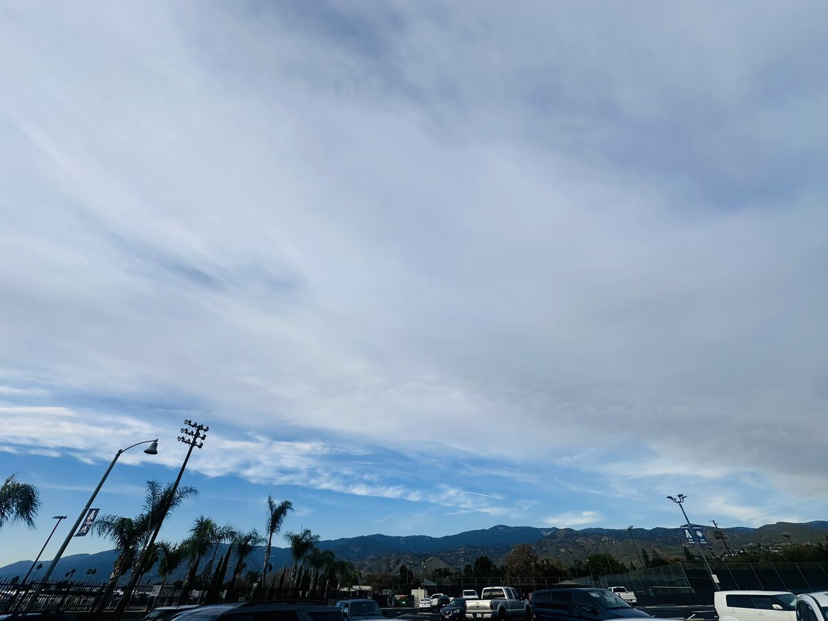 NKaravedas's tweet image. The sky over my school as I began my #DriveHome were pretty Spectacular 😎💙

#SimplePleasures #Gratitude