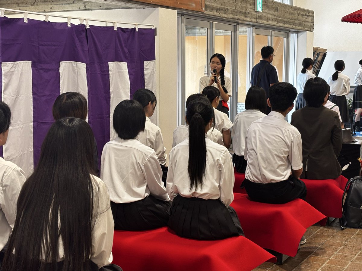 📻RBCiラジオ「アップ‼︎」
このあと8:27頃〜は

【三原楓花の全力部活】
お茶を点てる人を補助し茶会の進行をする役割
「半東」を務めた
那覇国際高校2年の大城瑠璃衣さんをインタビュー🎤
聞き心地のいい声で癒されました🍵💕
#茶道部
#那覇国際高校
#全力部活
#三原楓花の全力部活 
#アップ738